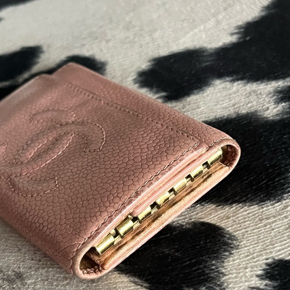 #113 Chanel Pink Pebbled Leather Signature Keyholder Mini Wallet - Picture 5 of 16